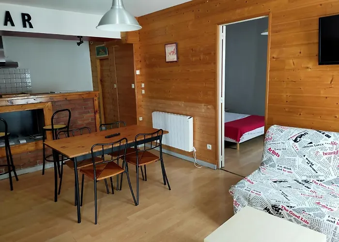 Agreable De 48 M² En Rdc 아파트 라루브불