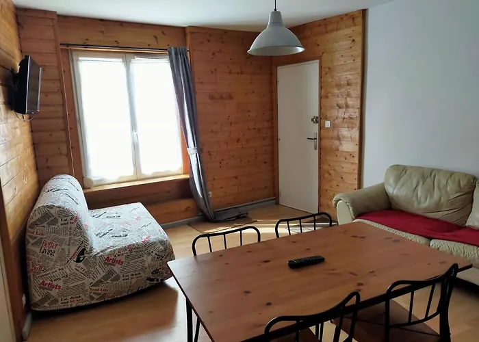 Agreable De 48 M² En Rdc 아파트 라루브불